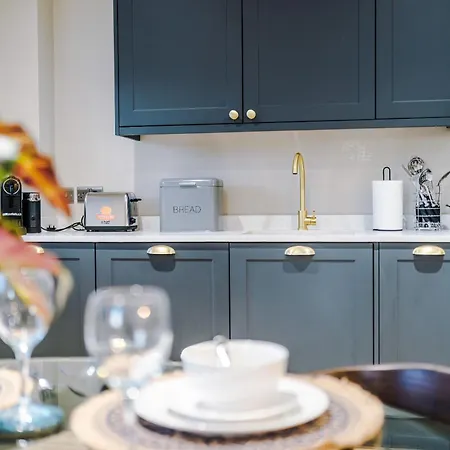 Apartment Modern 2-bed 2-bath - Prime Centre