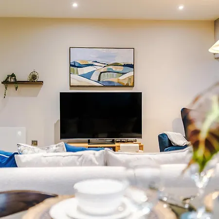 Modern 2-bed 2-bath - Prime Centre Apartment Leeds (West Yorkshire)