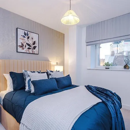 Apartment Modern 2-bed 2-bath - Prime Centre *