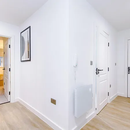 Apartment Modern 2-bed 2-bath - Prime Centre