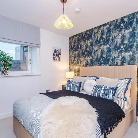 Modern 2-bed 2-bath - Prime Centre